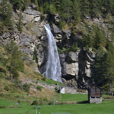 Haus Bergtreu Apartman